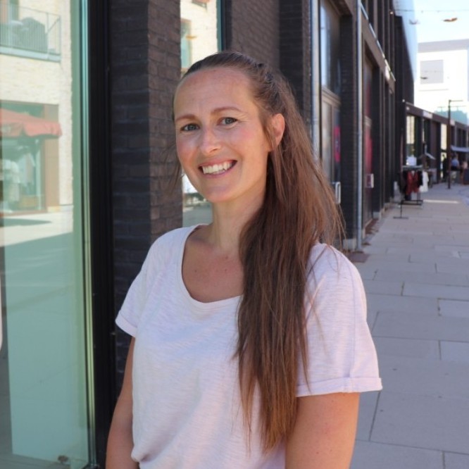 Sanna Rasmussen fra Familiestøtten anbefaler CEO coaching fra SALGSCHEF DK